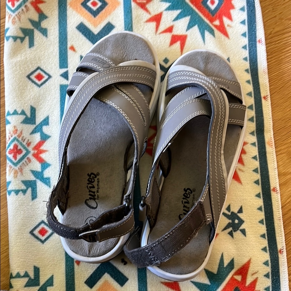 Curves Grey Toning   Sandals with Adjustable Straps and Durable Soles